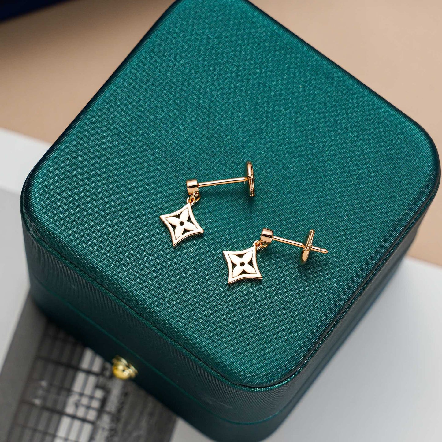 [baslovejewels]STAR EARRINGS GOLD