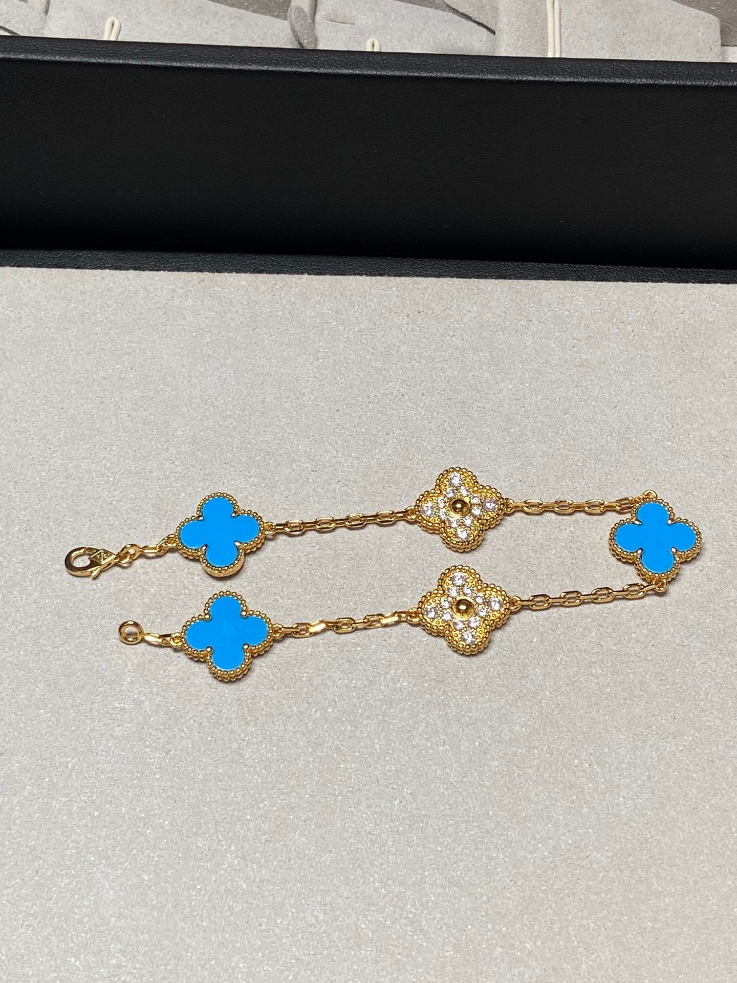 [baslovejewels]CLOVER 5 MOTIF BLUE CHALCEDONY DIAMOND GOLD BRACELET