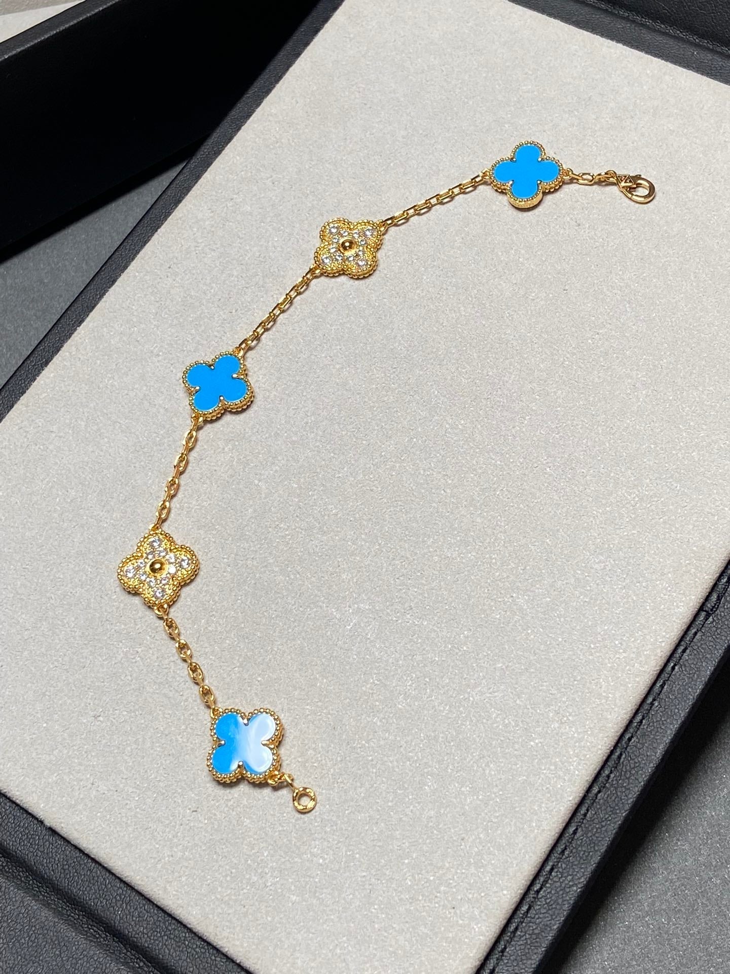 [baslovejewels]CLOVER 5 MOTIF BLUE CHALCEDONY DIAMOND GOLD BRACELET