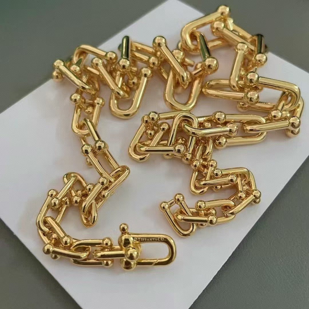 U-Hook Horseshoe Necklace Gold