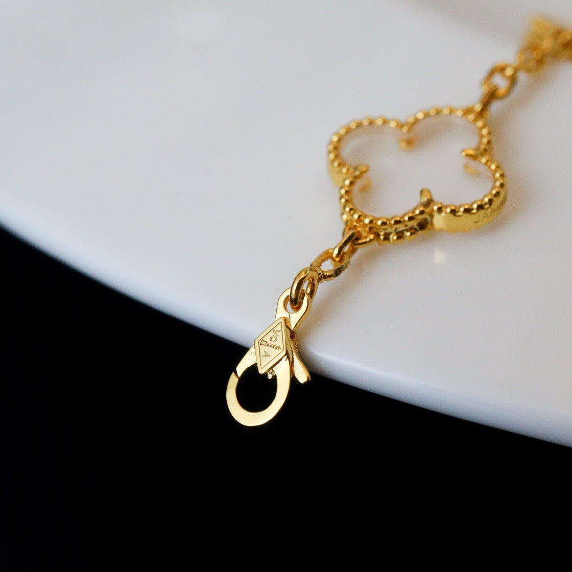 [baslovejewels]CLOVER 5 MOTIF ROCK CRYSTAL PINK GOLD BRACELET