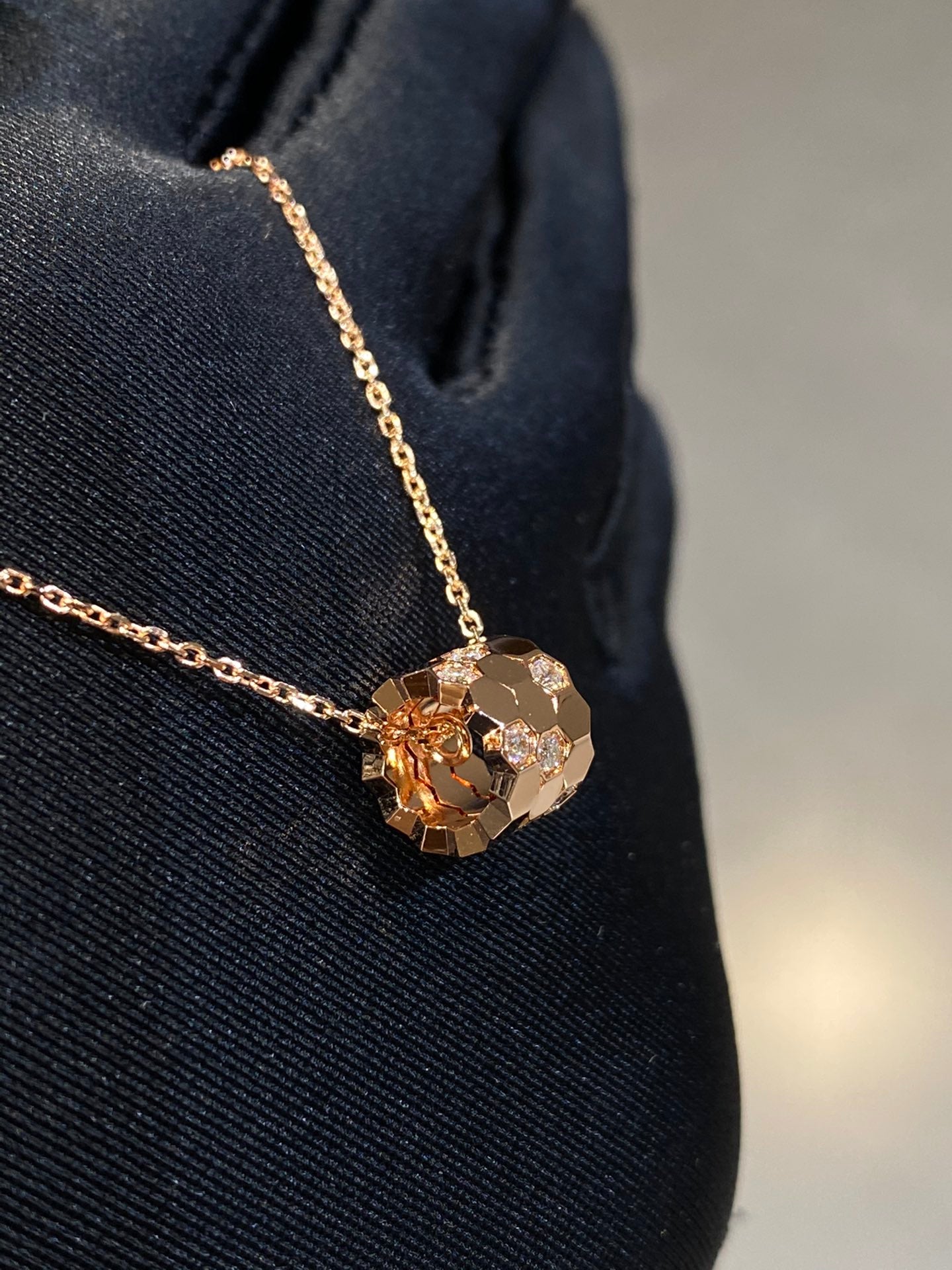 [baslovejewels]BEE LOVE DIAMOND NECKLACE